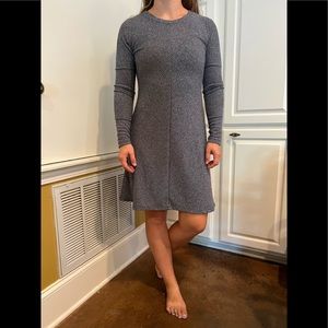 Gap XS EXCELLENT COND gray dress long sleeves ref: model is 5’